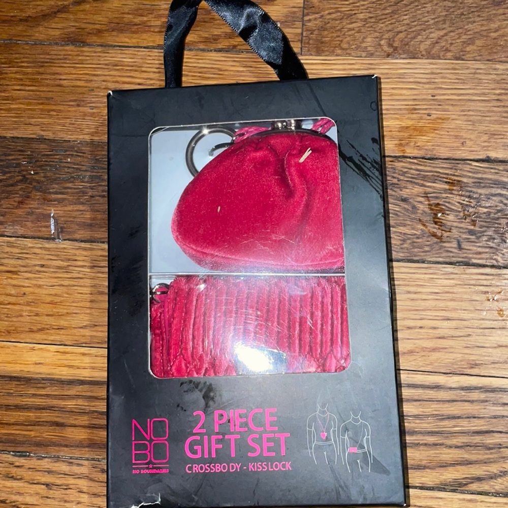 Pink crossbody pouches.